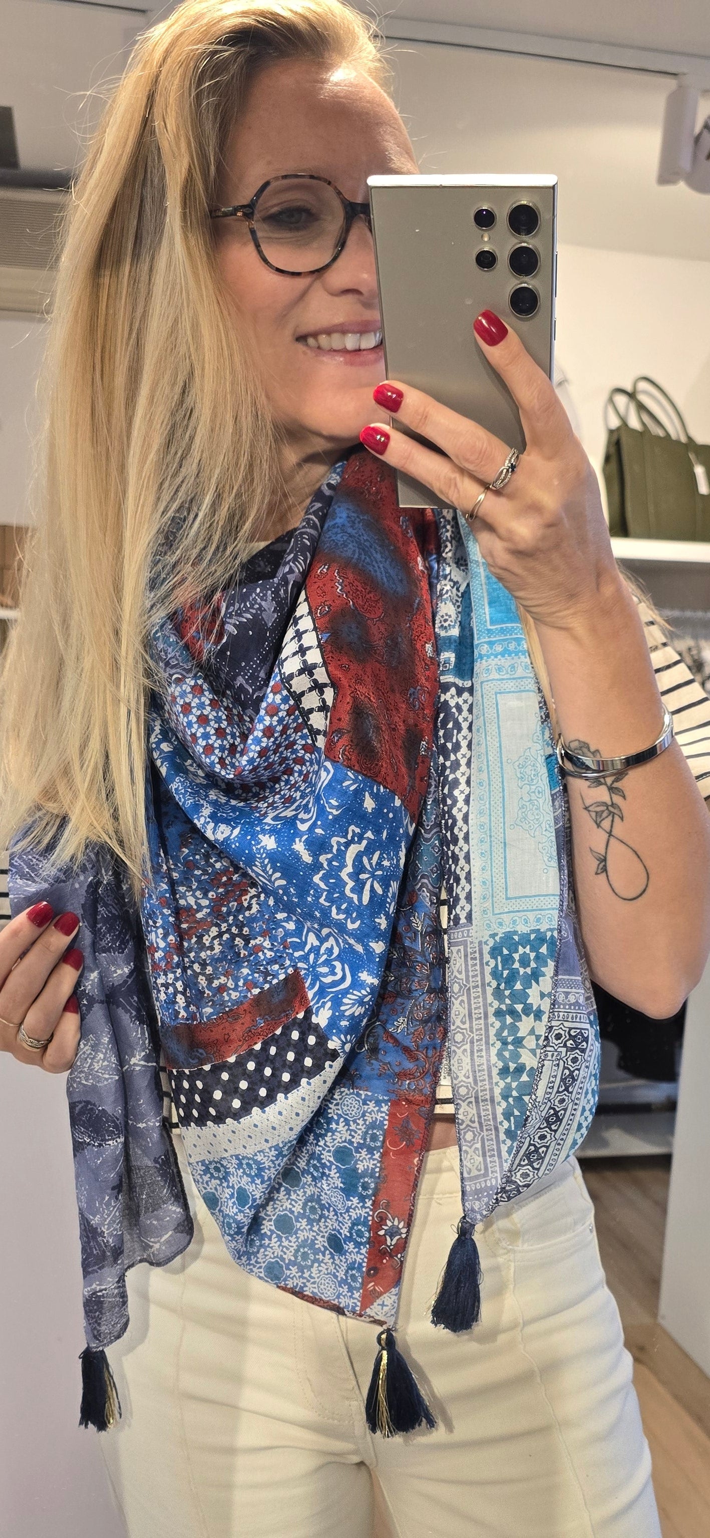 Foulard 4 carrés patchwork de bleu